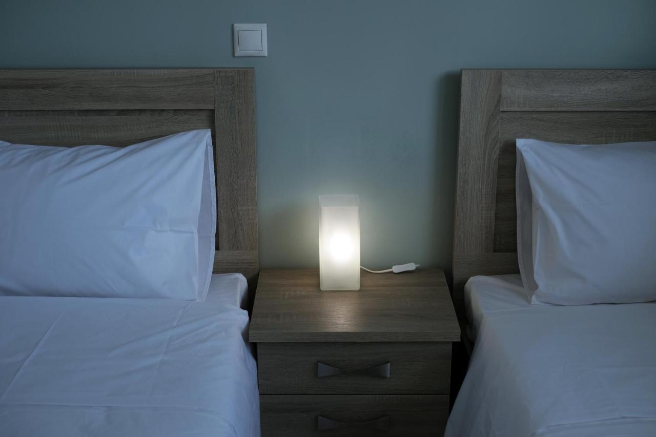 Emvi Apartments II Near Airport ヴラヴローナ エクステリア 写真