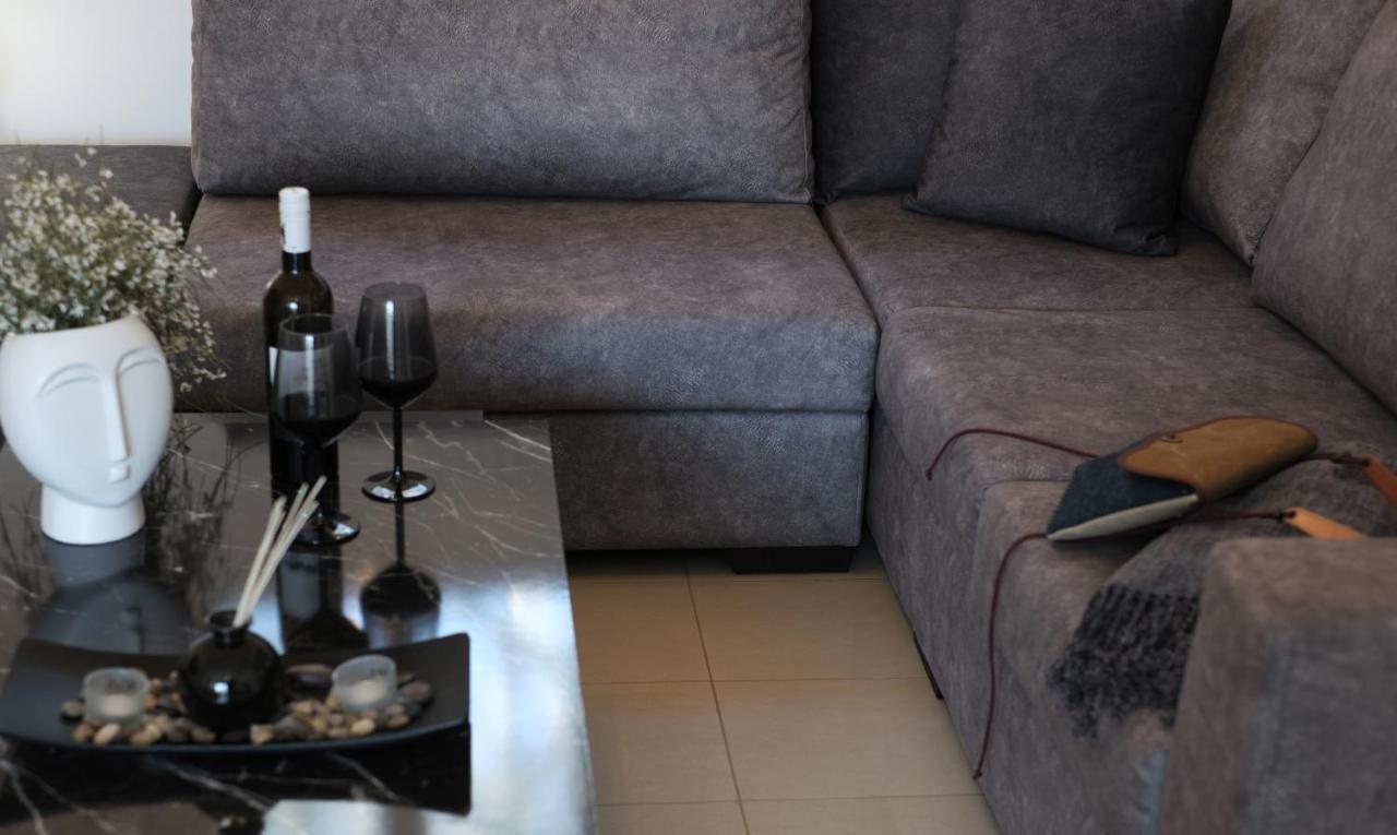 Emvi Apartments II Near Airport ヴラヴローナ エクステリア 写真