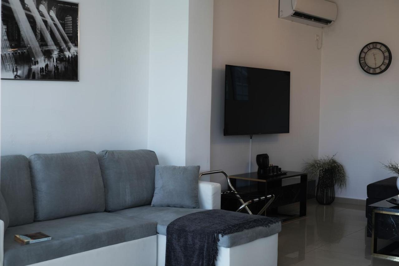 Emvi Apartments II Near Airport ヴラヴローナ エクステリア 写真