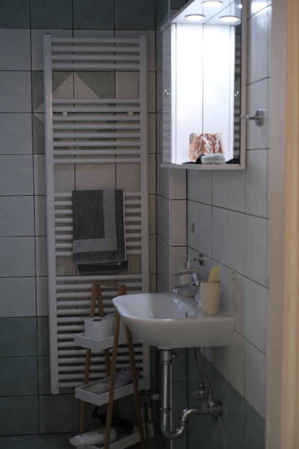 Emvi Apartments II Near Airport ヴラヴローナ エクステリア 写真
